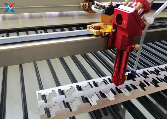 Claramente o plexiglás cortado feito sob encomenda de 3mm cobre o corte do laser da precisão alta